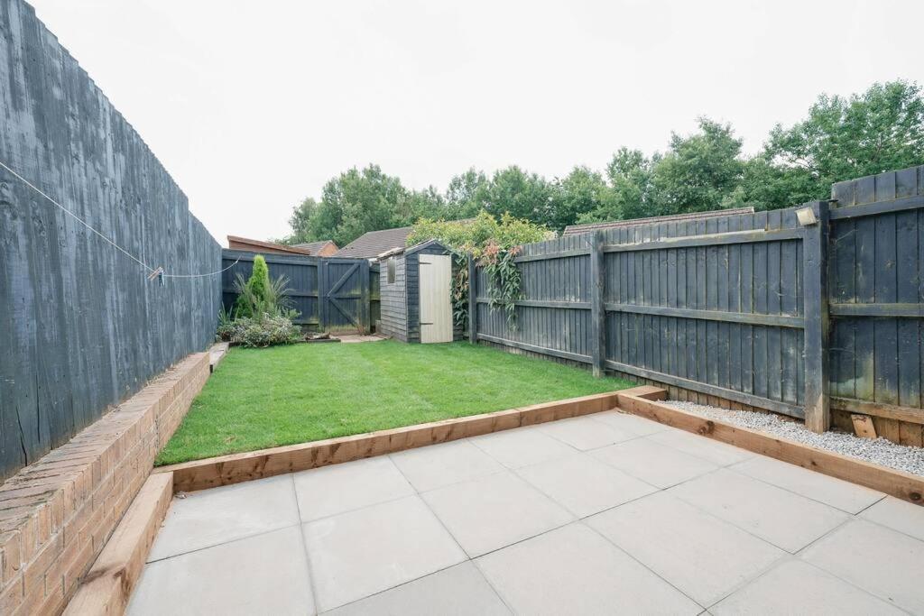 Stylish 2-Bed Contractor Haven: NEC & Airport Proximity Villa Birmingham Exterior photo