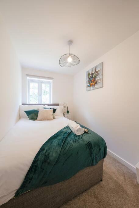 Stylish 2-Bed Contractor Haven: NEC & Airport Proximity Villa Birmingham Exterior photo