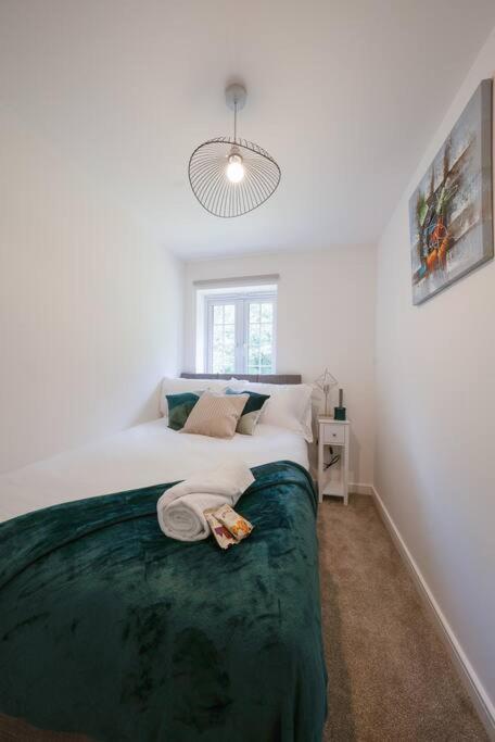 Stylish 2-Bed Contractor Haven: NEC & Airport Proximity Villa Birmingham Exterior photo