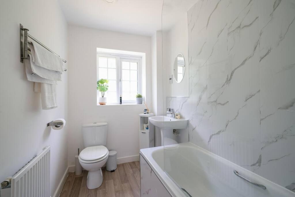 Stylish 2-Bed Contractor Haven: NEC & Airport Proximity Villa Birmingham Exterior photo