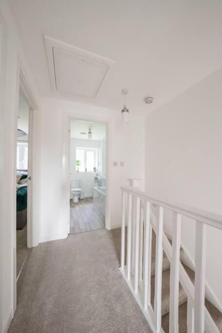Stylish 2-Bed Contractor Haven: NEC & Airport Proximity Villa Birmingham Exterior photo